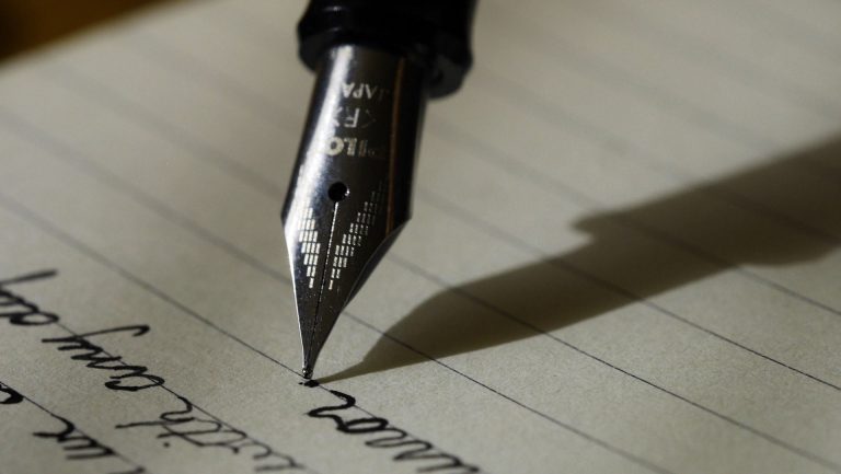 Photo de l'article : Plume sur papier